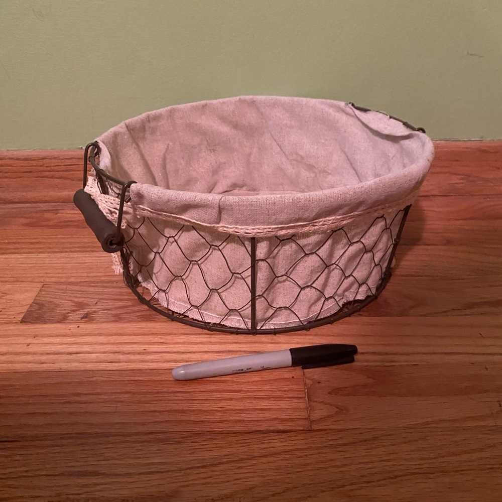 Two wire baskets - different sizes